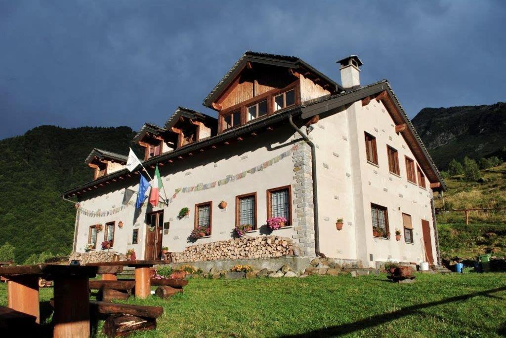 Rifugio Parpinasca Hostel Trontano Екстериор снимка